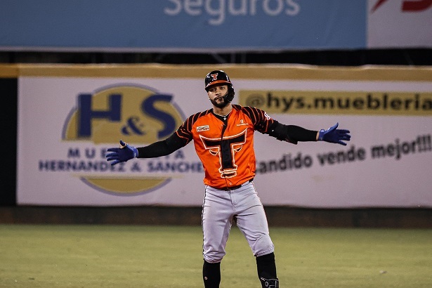 celestino,-castillo-conducen-victoria-toros-ante-gigantes