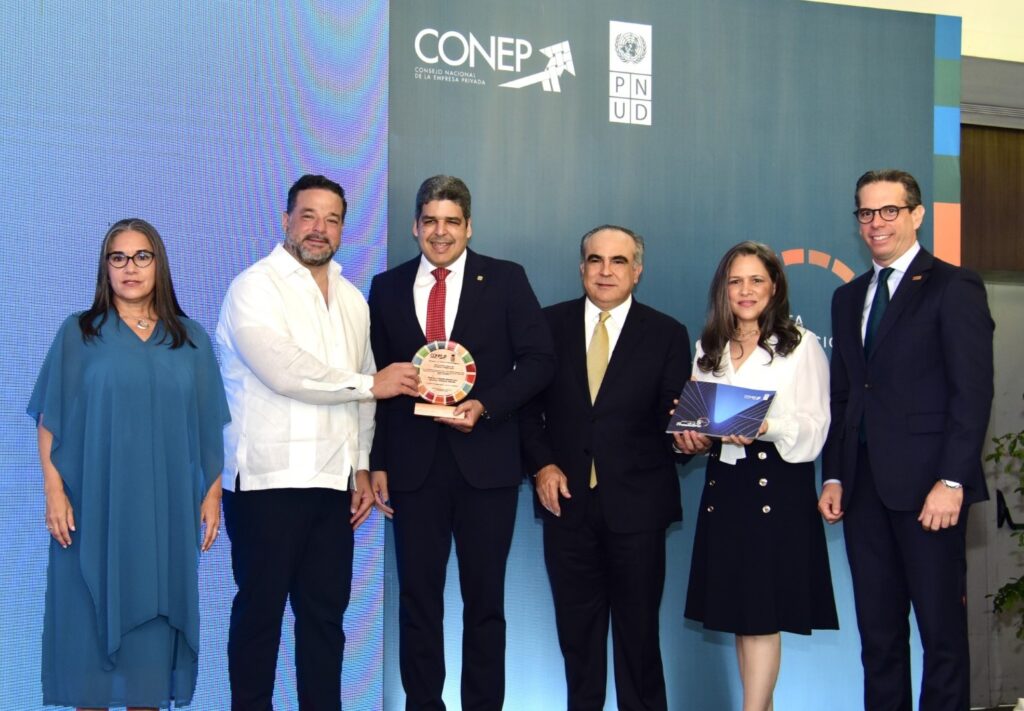 asociacion-cibao-recibe-reconocimiento-por-su-programa-de-inclusion-financiera