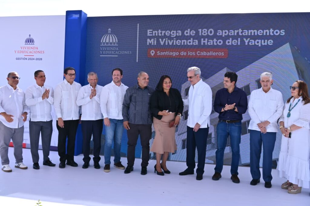 abinader-inaugura-proyecto-habitacional-hato-del-yaque-con-aportes-fiduciarios-de-rd$6,000-millones