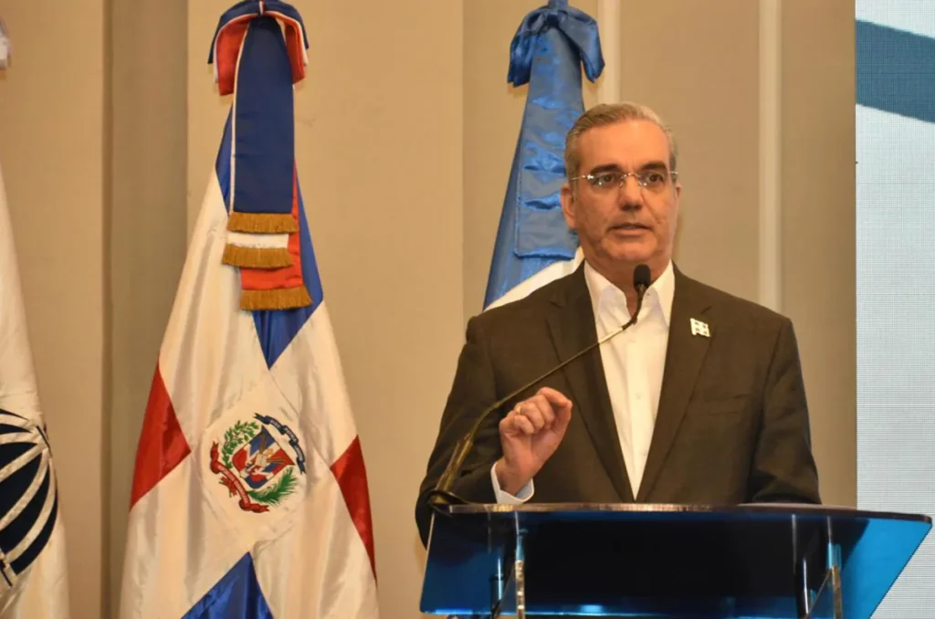 abinader-designa-comision-tecnica-del-consejo-del-seguro-nacional-de-salud-(cosenasa)