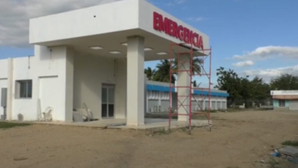 video:-residentes-denuncian-paralizacion-de-los-trabajos-del-hospital-municipal-de-castanuelas-en-monte-cristi