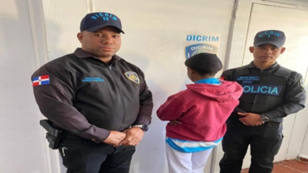 arrestan-dos-personas-y-rescatan-menor-de-13-anos-en-santo-domingo-norte