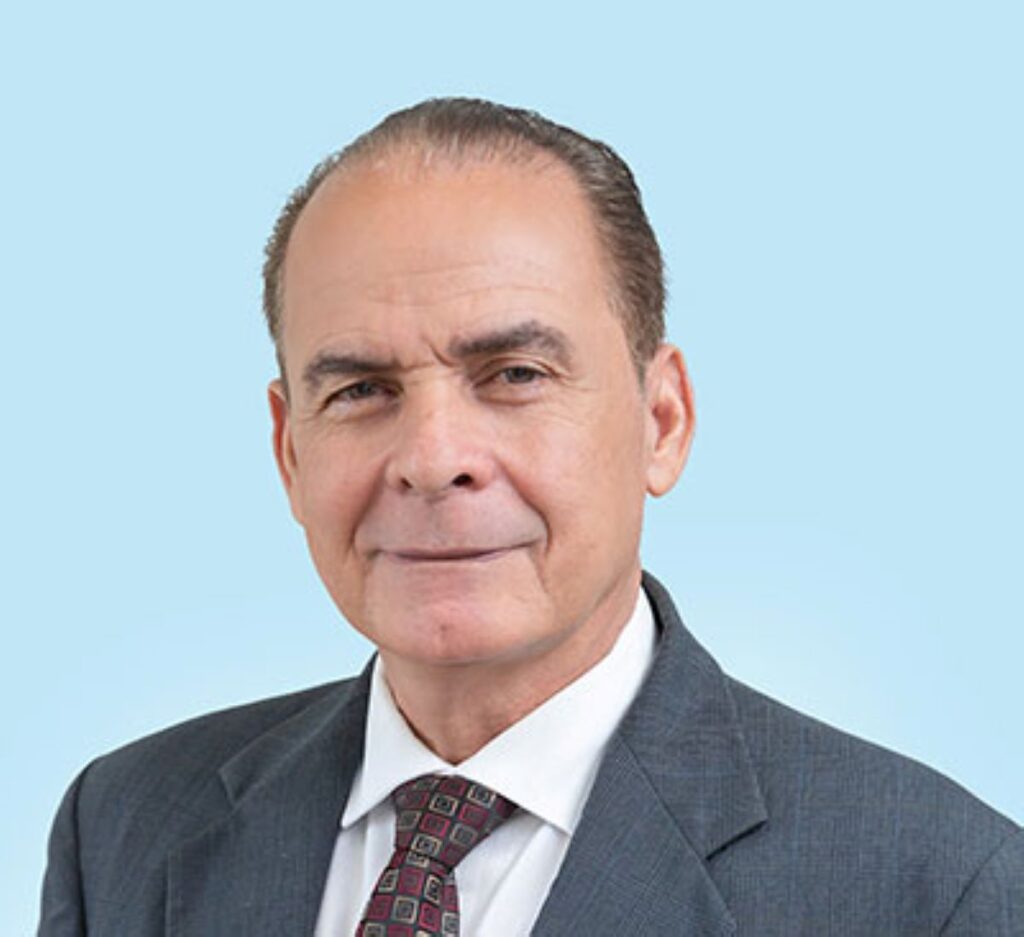 julio-santana-llama-a-examinar-con-prudencia-los-supuestos-del-banco-central-ante-el-nuevo-escenario-internacional