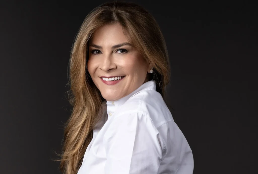 carolina-mejia-obtiene-su-nueva-licencia-de-conducir-e-invita-a-la-ciudadania-a-obtenerla