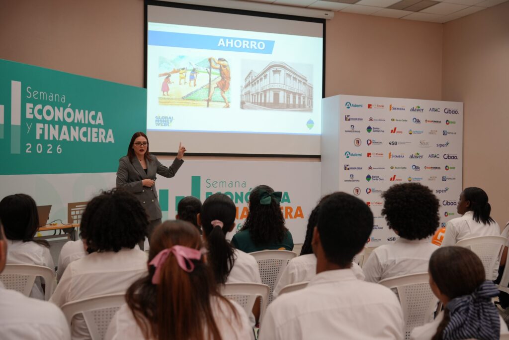 banco-santa-cruz-dice-que-fomenta-cultura-del-ahorro-en-la-semana-economica-y-financiera-2026