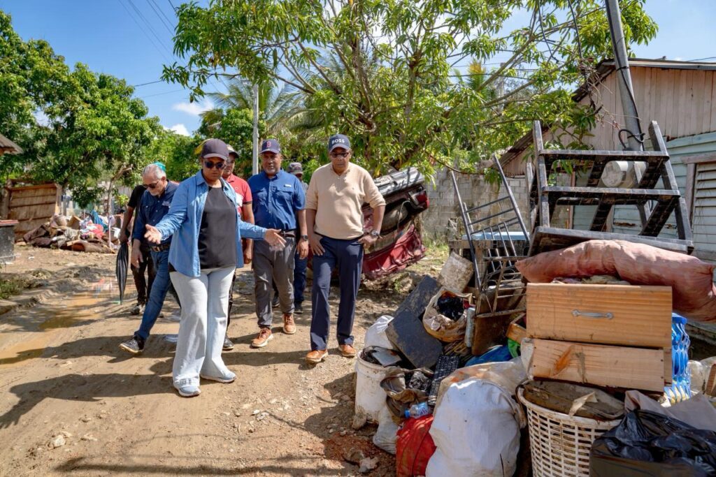 autoridades-evaluan-danos-por-lluvias-en-los-alcarrizos-y-la-guayiga