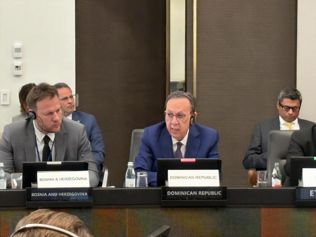 valdez-albizu-participa-en-la-mesa-redonda-de-alto-nivel-sobre-fraude-digital-en-los-servicios-financieros