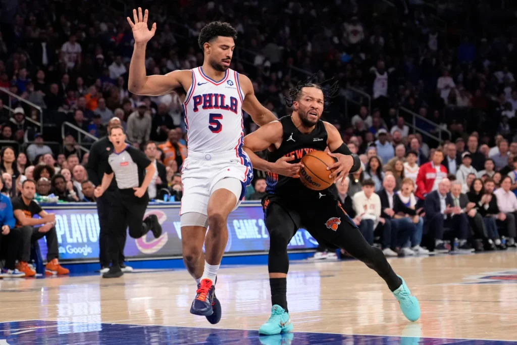 jalen-brunson-ayuda-a-los-knicks-a-tomar-ventaja-de-2-0-sobre-los-76ers