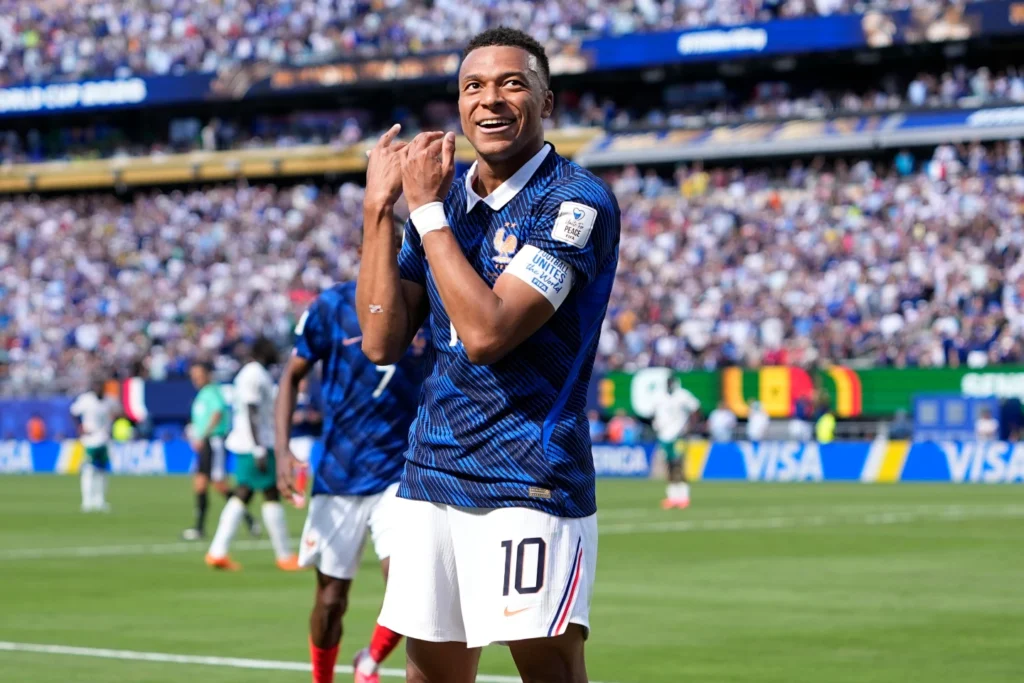 mbappe-y-haaland-brillan-en-el-mundial;-austria-vuelve-a-ganar-tras-36-anos