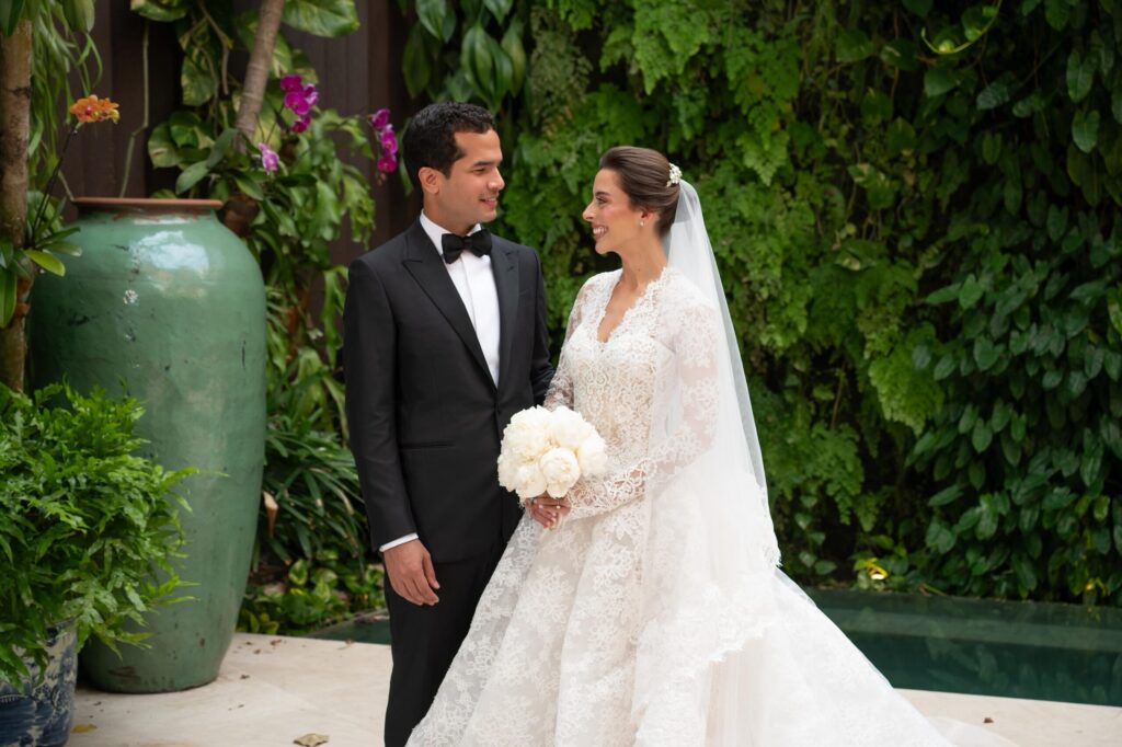 omar-fernandez-y-alexia-rubio-formalizan-ante-la-iglesia-su-matrimonio