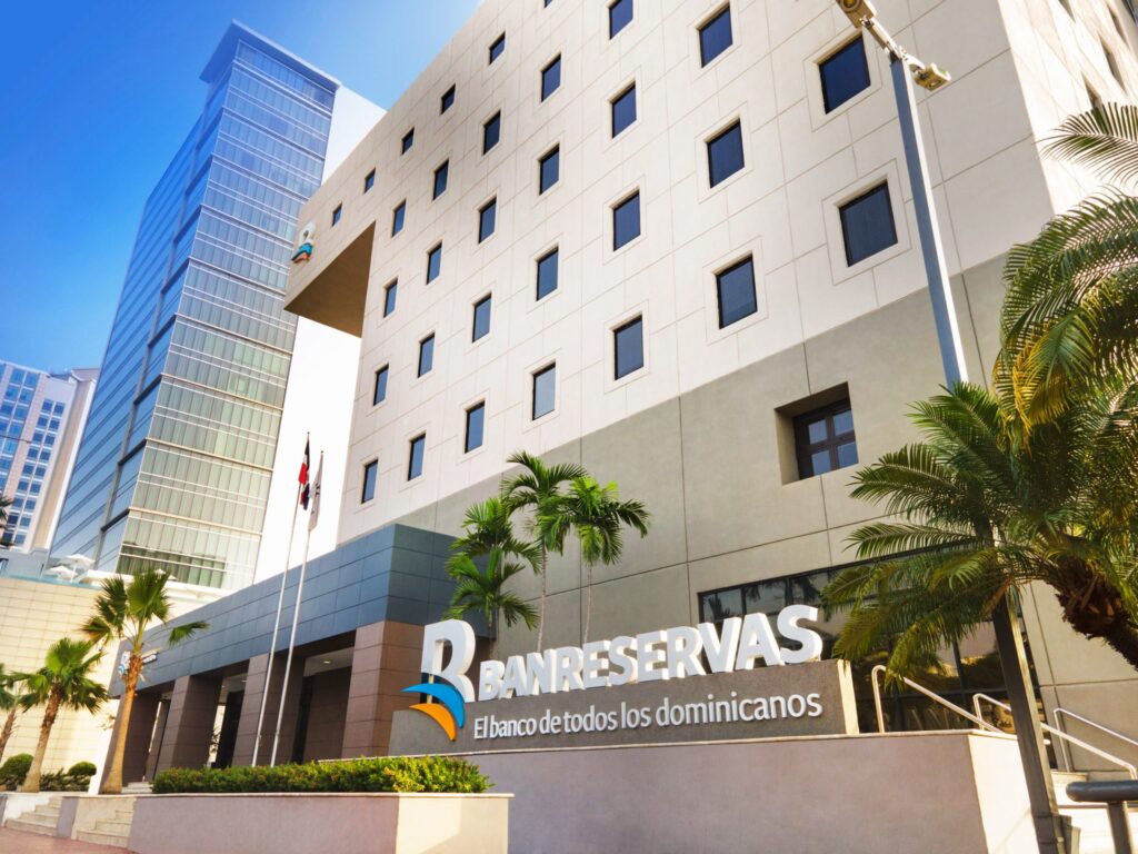 banreservas-recibe-cuatro-premios-de-world-finance,-incluido-mejor-grupo-bancario-de-republica-dominicana