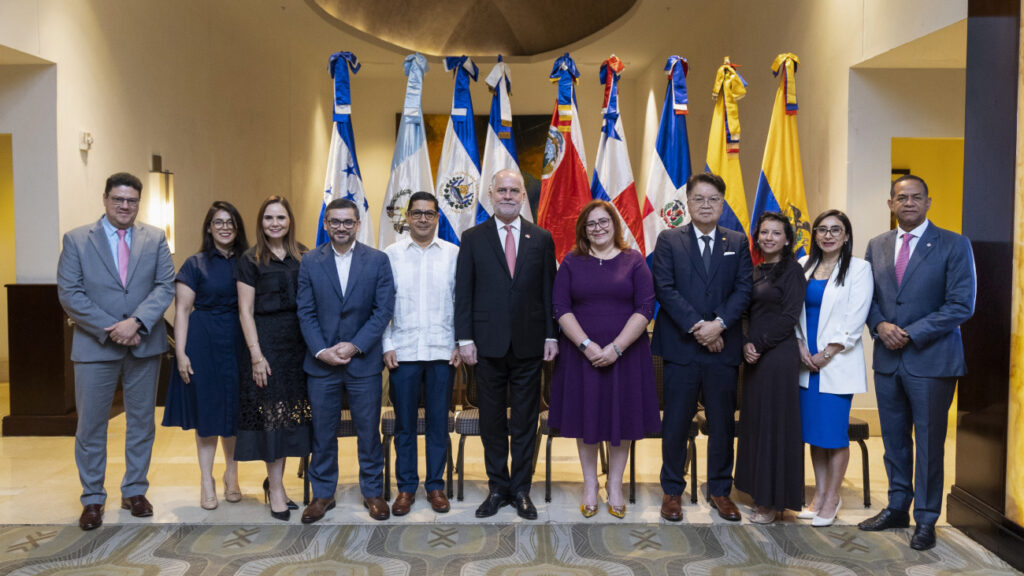 superintendentes-de-bancos-de-centroamerica-debaten-en-rd-retos-de-ciberseguridad-e-inteligencia-artificial