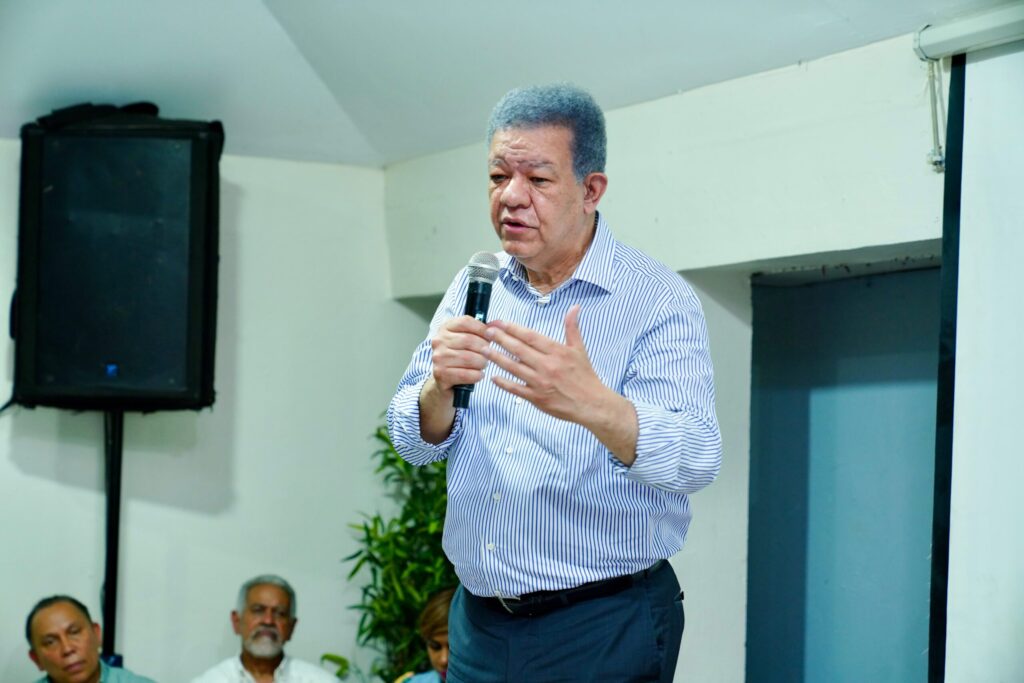reportaje-–-leonel-exige-reduccion-precios-de-combustibles;-responde-criticas-sobre-su-edad-y-la-salud