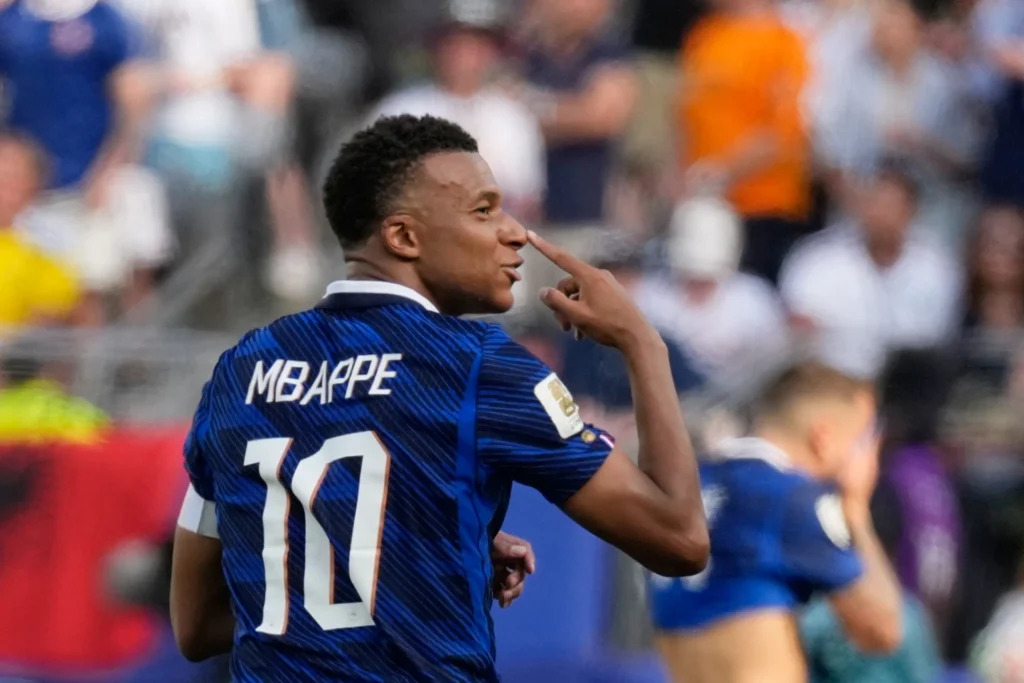 mbappe-iguala-a-messi-en-liderato-de-goles.francia-arrolla-a-suecia