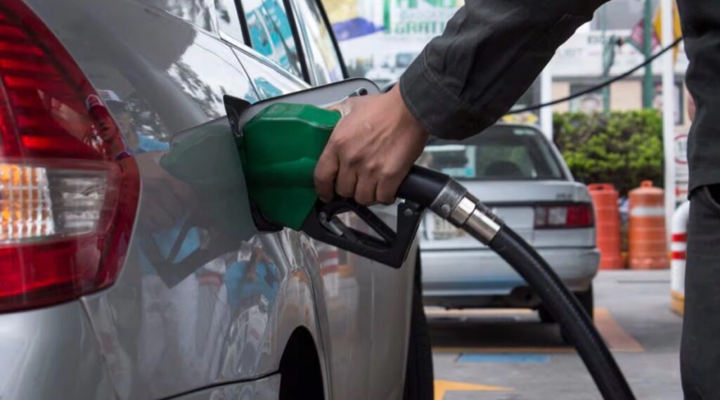 reportaje-poblacion-exige-aplicacion-de-rebajas-del-petroleo-a-los-precios-de-los-combustibles