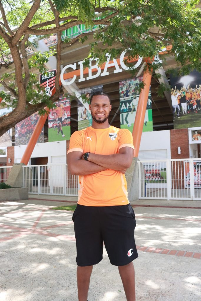 con- regreso-de-oscar-florencio-cibao-fc-refuerza-su-linea-de-fondo
