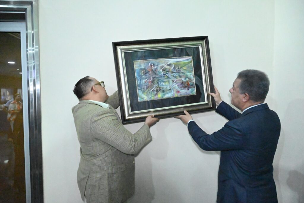 funglode-celebra-el-legado-universal-de-ramon-oviedo-con-la-exposicion-“oviedo:-dialogo-intimo”