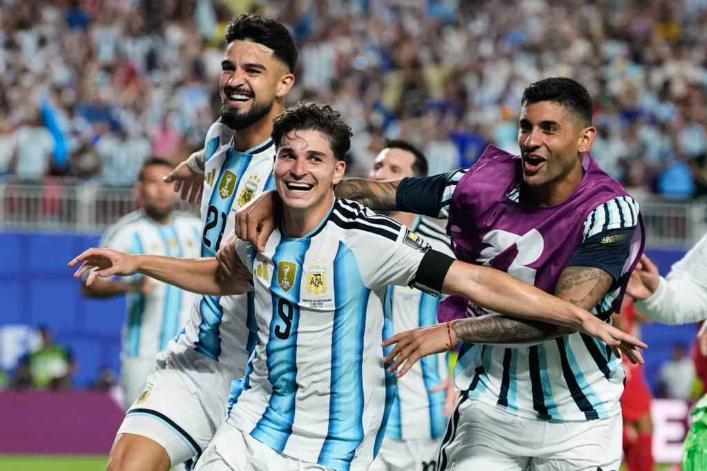 alvarez-lleva-a-argentina-a-semifinales-con-dramatico-triunfo-sobre-suiza