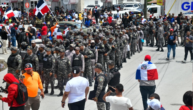 reportaje-comisionados-denuncian-altos-mandos-de-la-policia-torpedean-la-reforma