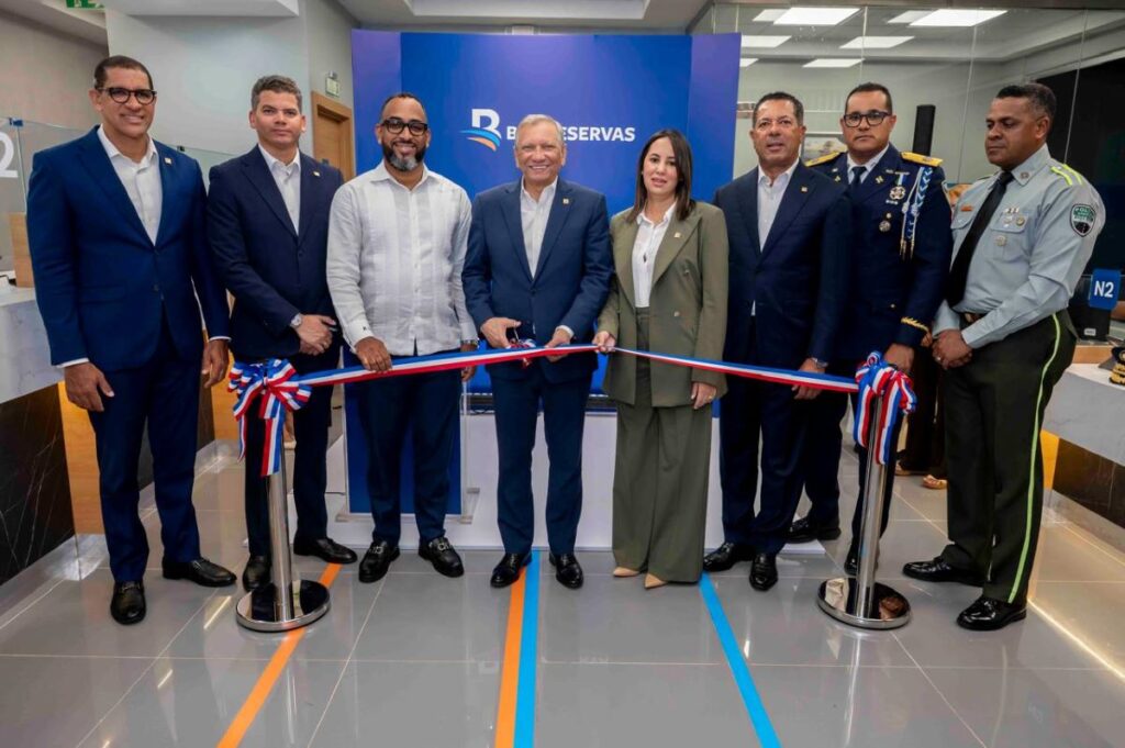 banreservas-inaugura-oficina-en-el-centro-de-retencion-de-vehiculos-de-pedro-brand