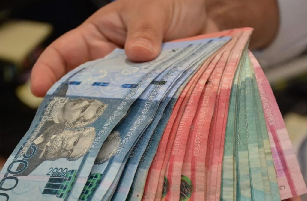 cerca-de-un-50%-de-trabajadores-cotizantes-en-rd-percibe-salario-que-no-supera-los-rd$30,000