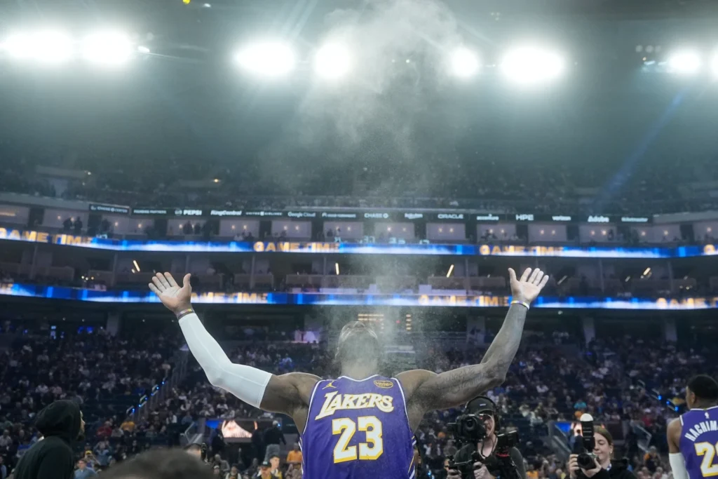 lebron-james-eligio-a-filadelfia-ocho-anos-despues-de-que-unas-vallas-publicitarias-le-pidieran-unirse-a-los-76ers