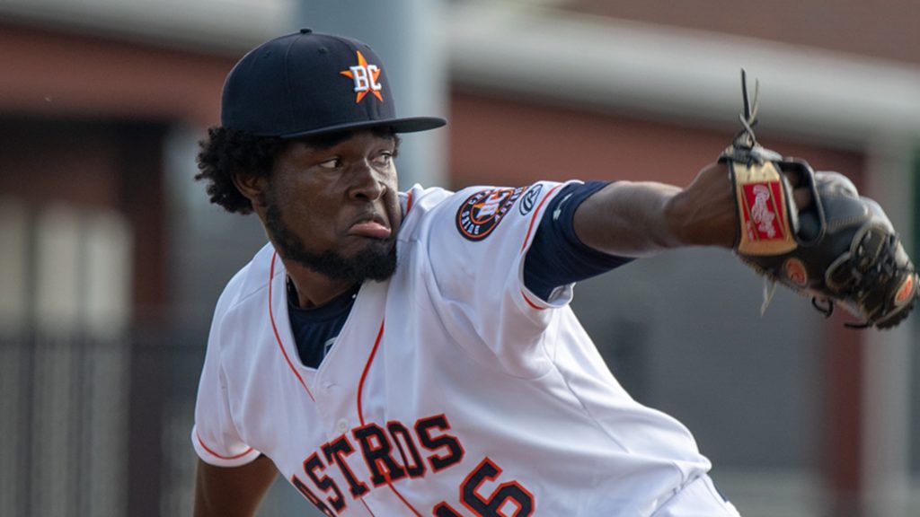 mlb:-cristian-javier-silencia-a-los-angelinos-y-lindor-encabeza-la-explosion-ofensiva-del-lunes