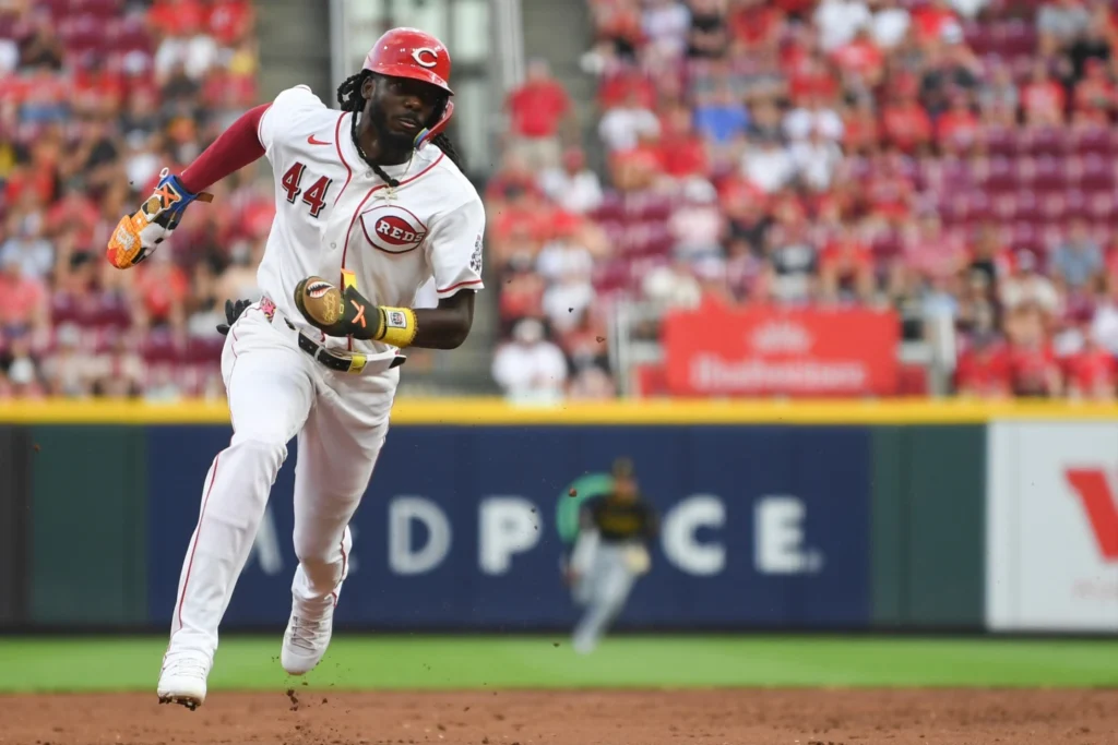 elly-de-la-cruz-pego-3-dobles-y-los-rojos-vencen-3-2-a-los-piratas.-otros-resultados