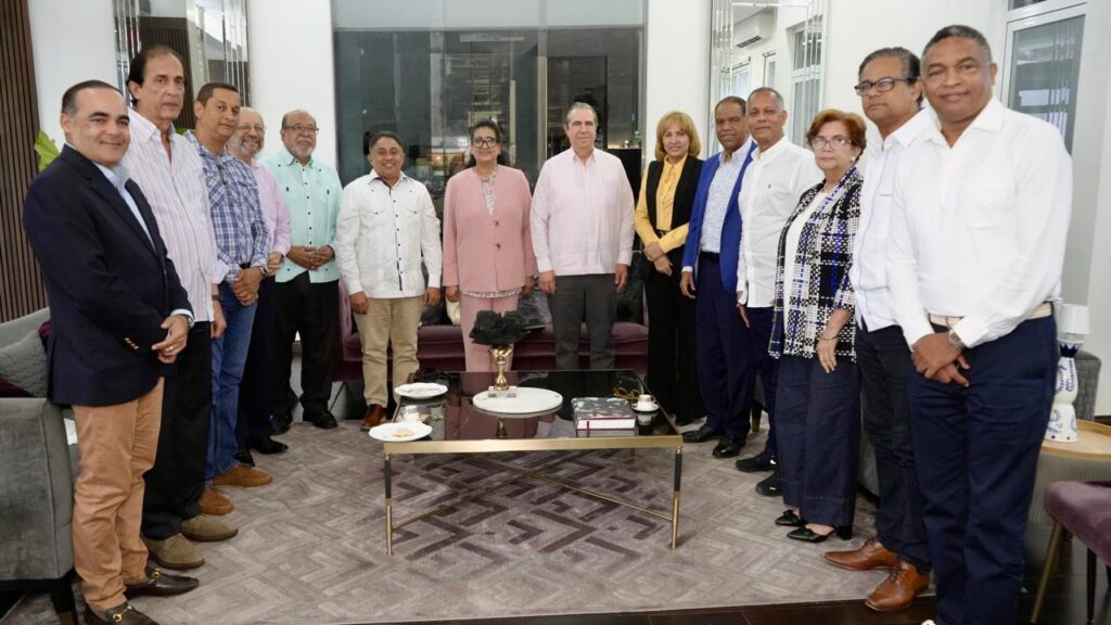 comision-de-la-consulta-del-pld-se-reune-con-francisco-javier-garcia