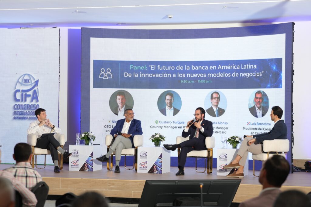 lideres-de-visa,-mastercard-y-cardnet-en-el-pais-resaltan-madurez-de-la-transformacion-digital-del-sistema-financiero