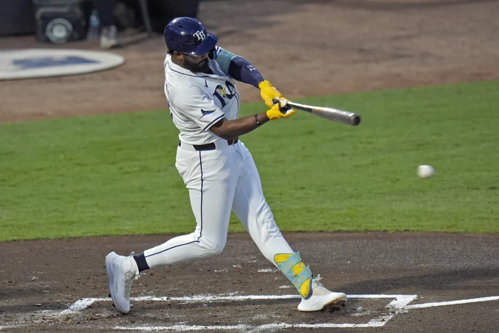 burleson-castiga-a-los-yanquis;-caminero-y-alcantara-brillan-en-jornada-de-poder