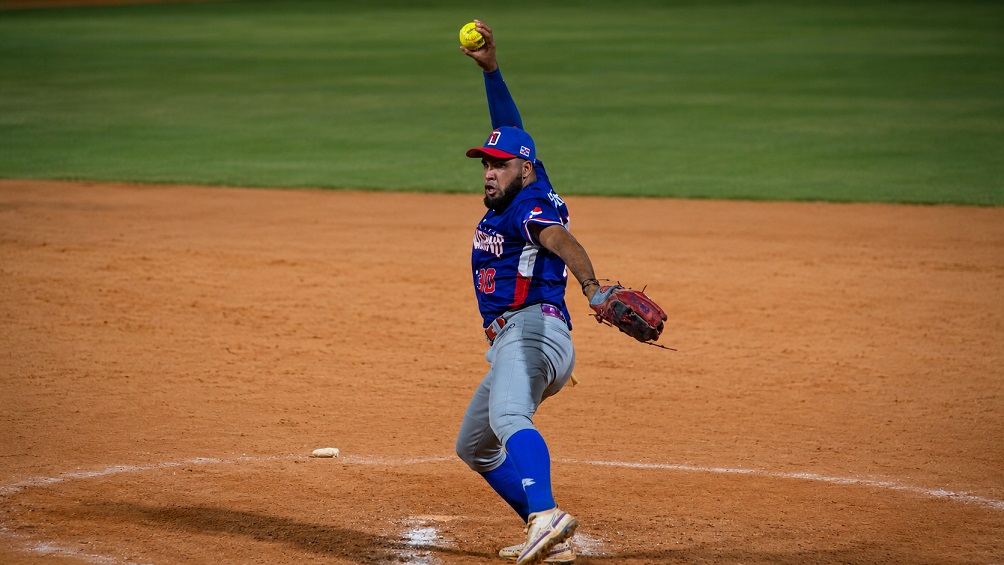 suriel-lanza-juego-sin-hit-en-softbol-y-republica-dominicana-apalea-a-colombia-por-nocaut