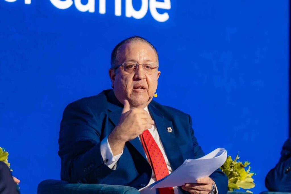 economistas-ponderan-medidas-para-crecimiento-sostenido-del-pais-en-foro-meta-rd-2036