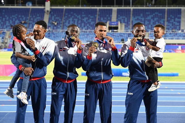 relevos-dominicanos-imponen-respeto-con-doble-oro-y-records
