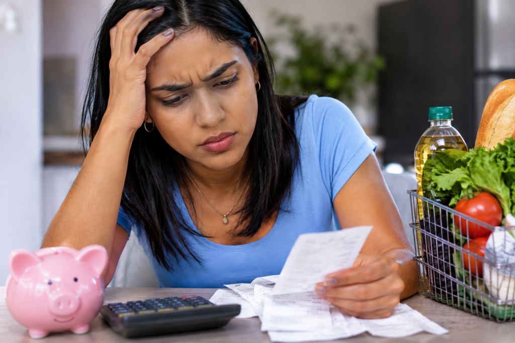 costo-de-vida-preocupa-a-dominicanos:-aseguran-que-el-dinero-cada-vez-alcanza-para-menos