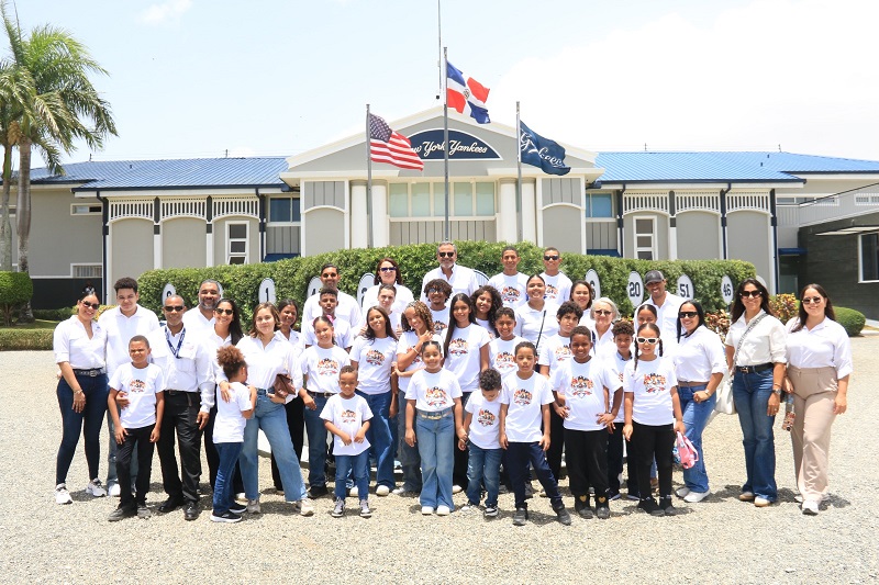 comisionado-de-beisbol-realiza-actividad-con-hijos-de-colaboradores