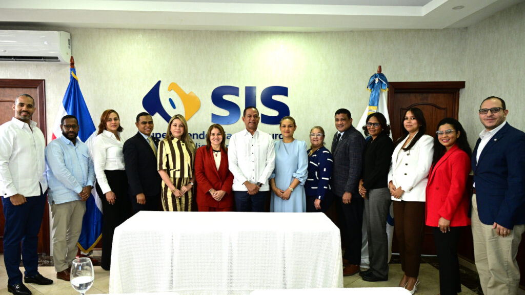 sis-y-unibe-acuerdan-fortalecer-formacion-del-sector-asegurador
