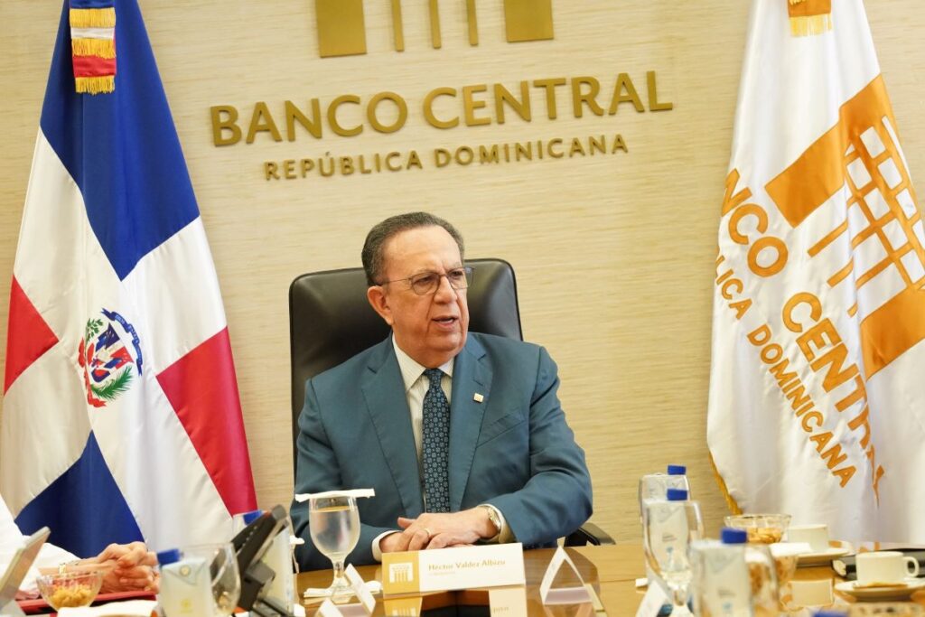 luis-abinader-confirma-a-valdez-albizu-en-el-banco-central
