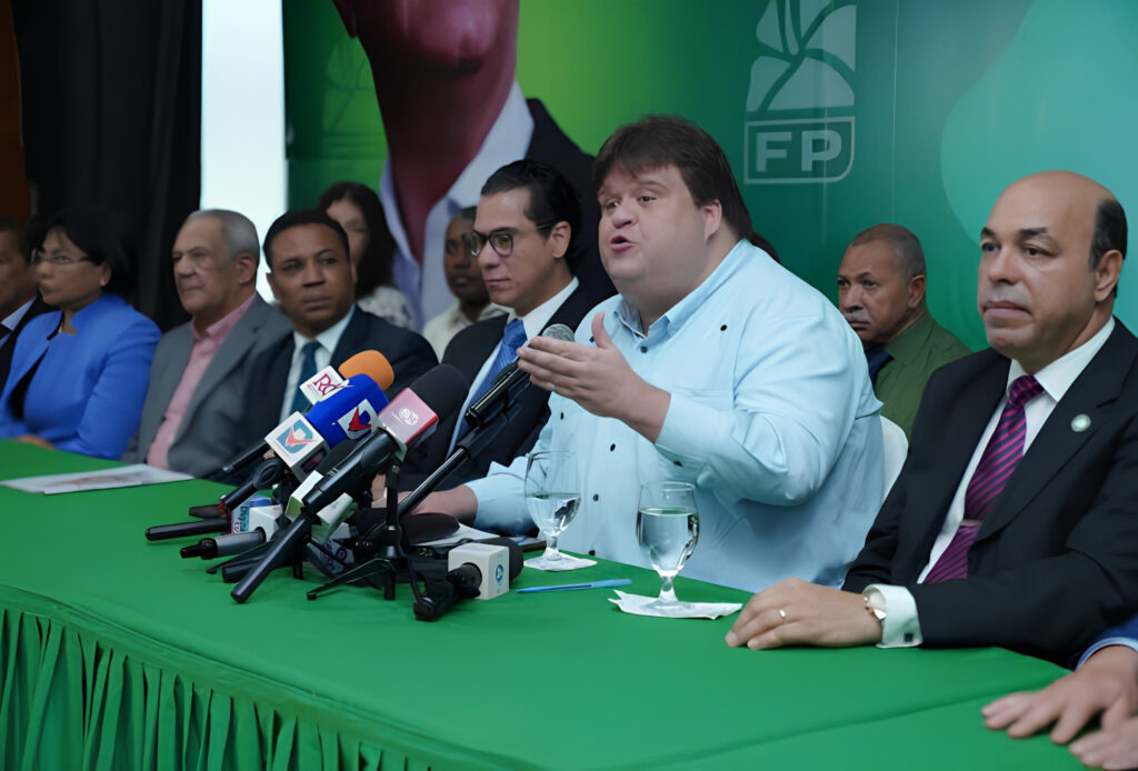 raul-martinez-pide-investigar-omision-procesal-que-compromete-rd$2,693-millones-del-estado