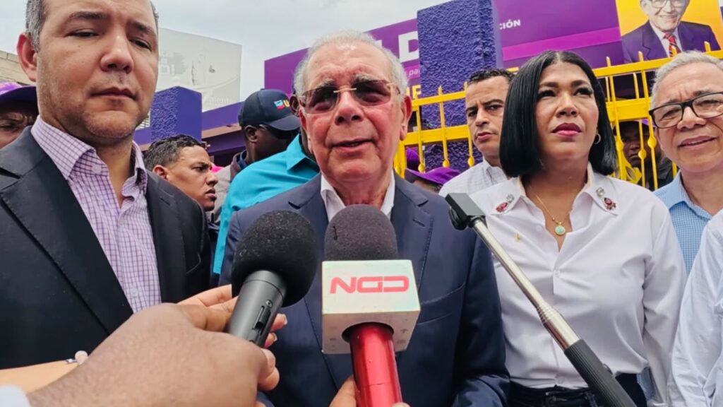 danilo-medina:-el-gobierno-del-prm-le-esta-saliendo-muy-caro-al-pais