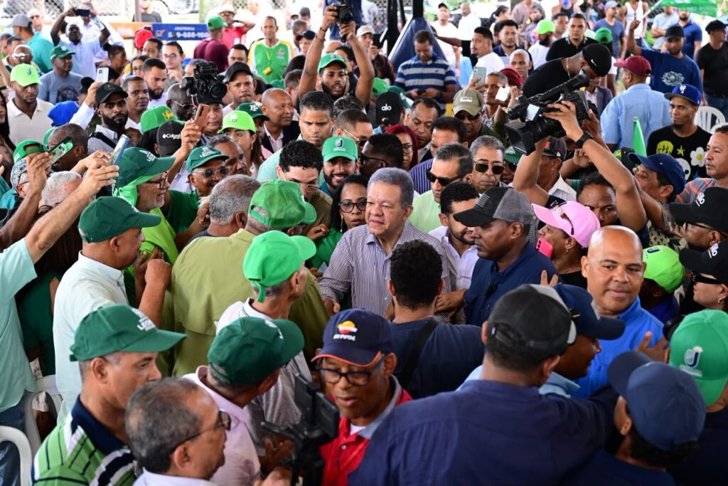 leonel-fernandez-asegura-que-fuerza-del-pueblo-crece-“en-cantidad-y-calidad”-tras-sumar-nuevos-dirigentes