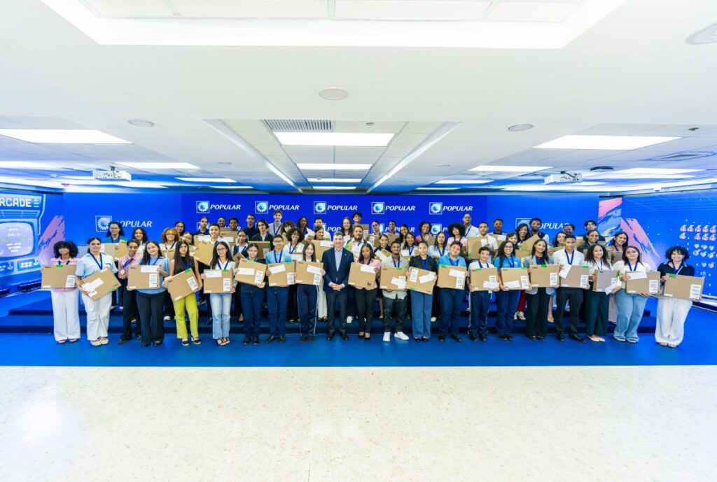 banco-popular-otorga-becas-a-61-estudiantes-meritorios-de-escasos-recursos