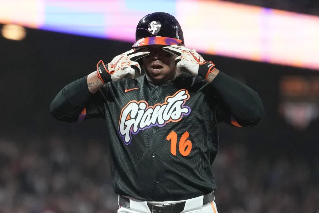 rafael-devers-conecta-jonron-y-gigantes-vencen-3-1-a-rojos