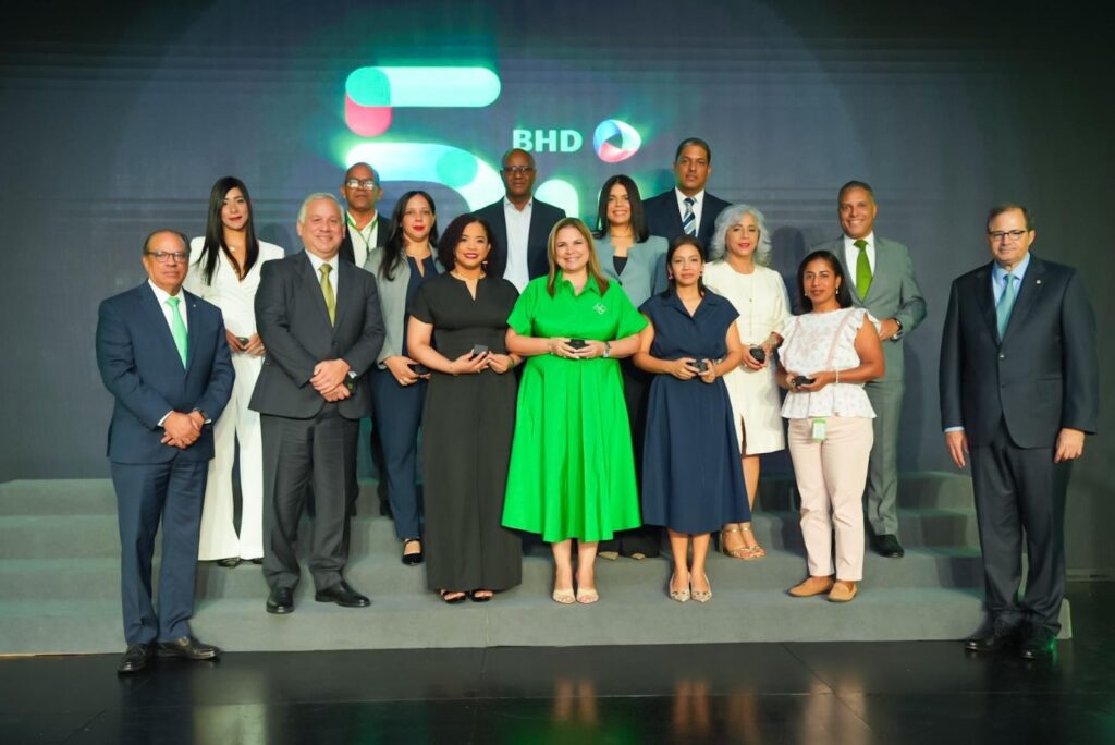 banco-bhd-reconoce-la-trayectoria-de-997-colaboradores-en-su-54-aniversario