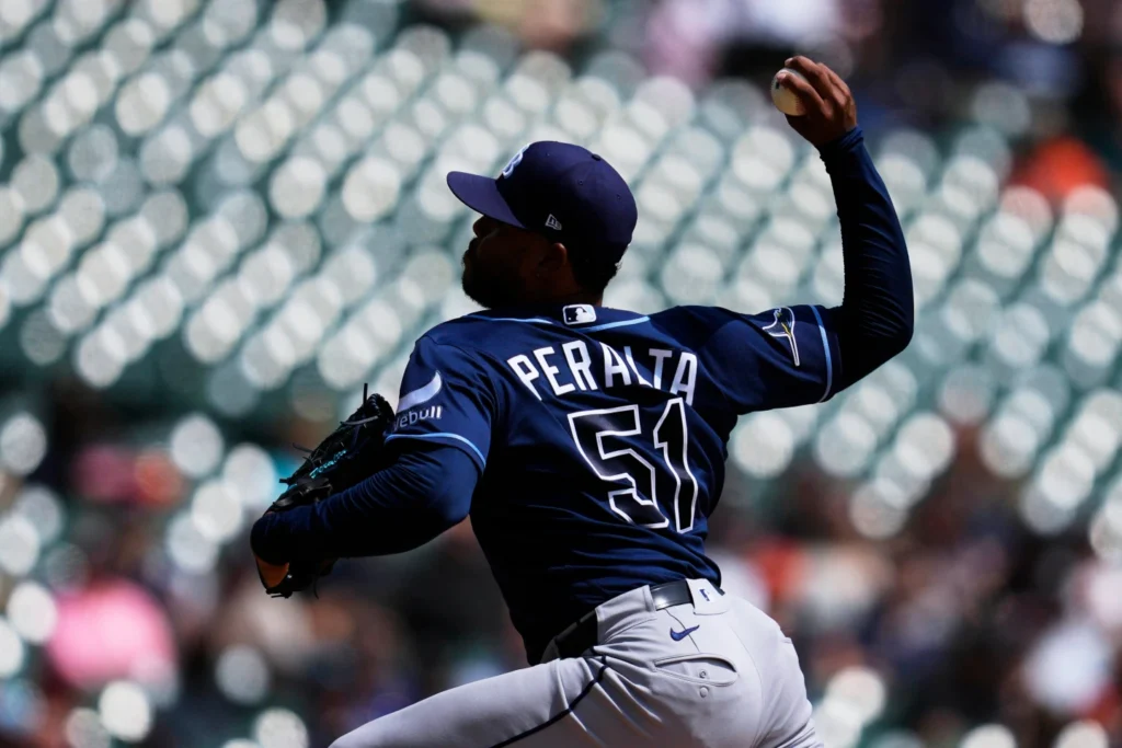 freddy-peralta-y-randy-vasquez-ganan-todos-los-resultados-de-mlb