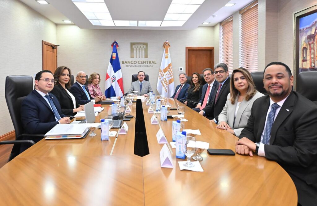 valdez-albizu-recibe-al-consejo-de-directores-de-lidaapi