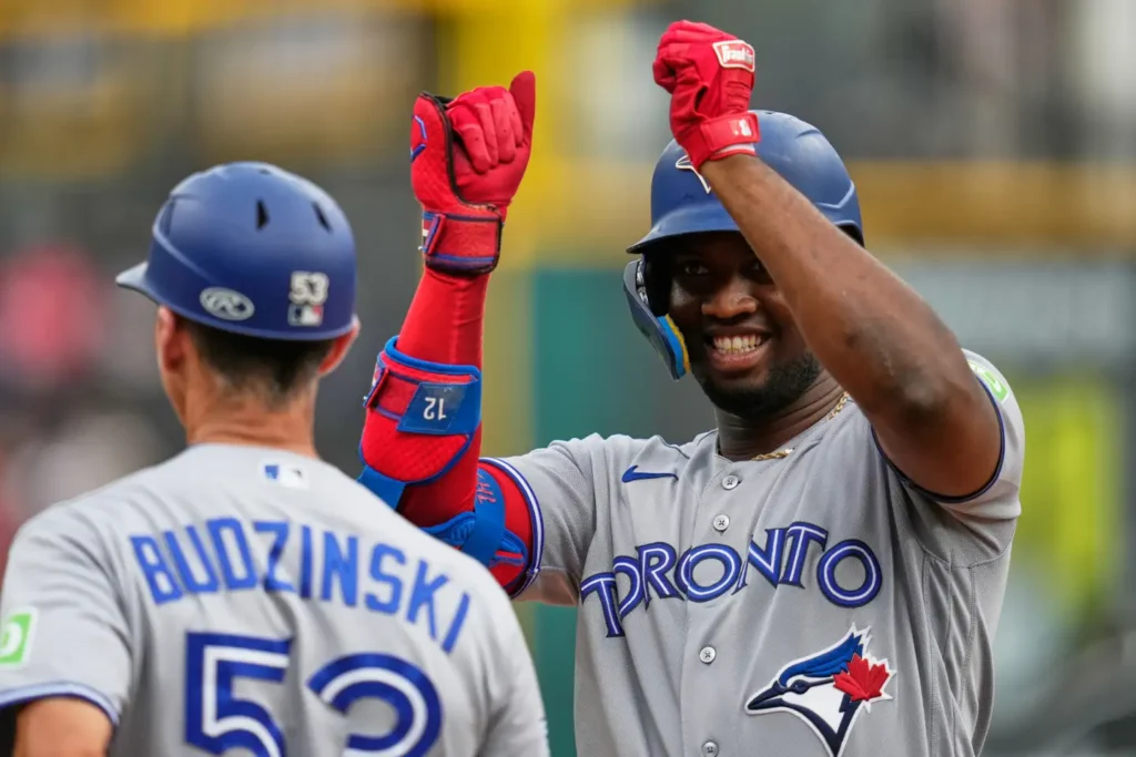 mlb:-azulejos,-astros-y-piratas-logran-victorias-de-peso