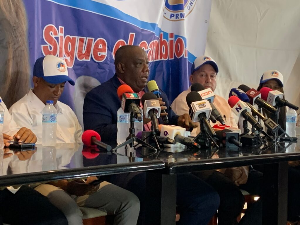representantes-de-distintos-sectores-respaldan-una-eventual-candidatura-presidencial-de-la-vicepresidenta-raquel-pena