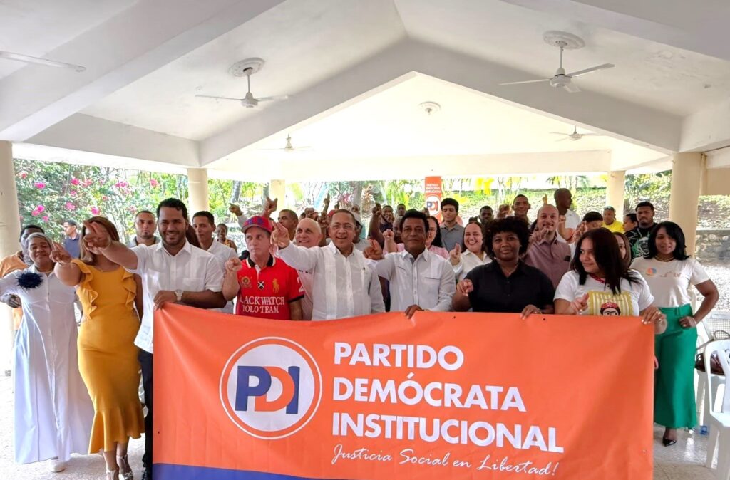 ismael-reyes-juramenta-direccion-municipal-del-pdi-en-santo-domingo-oeste