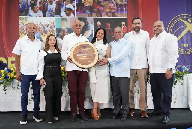 club-mauricio-baez-conmemora-63-anos-de-fundacion-con-emotivo-reconocimiento-a-boyon-dominguez-mauricio-baez-celebra-63-anos-honrando-el-legado-de-boyon-dominguez